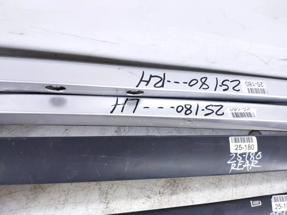 2015-2016 Honda Cr-V Driver & Passenger Roof Rails & Crossbar *Scratches/Scuffs* - Image 4 of 4