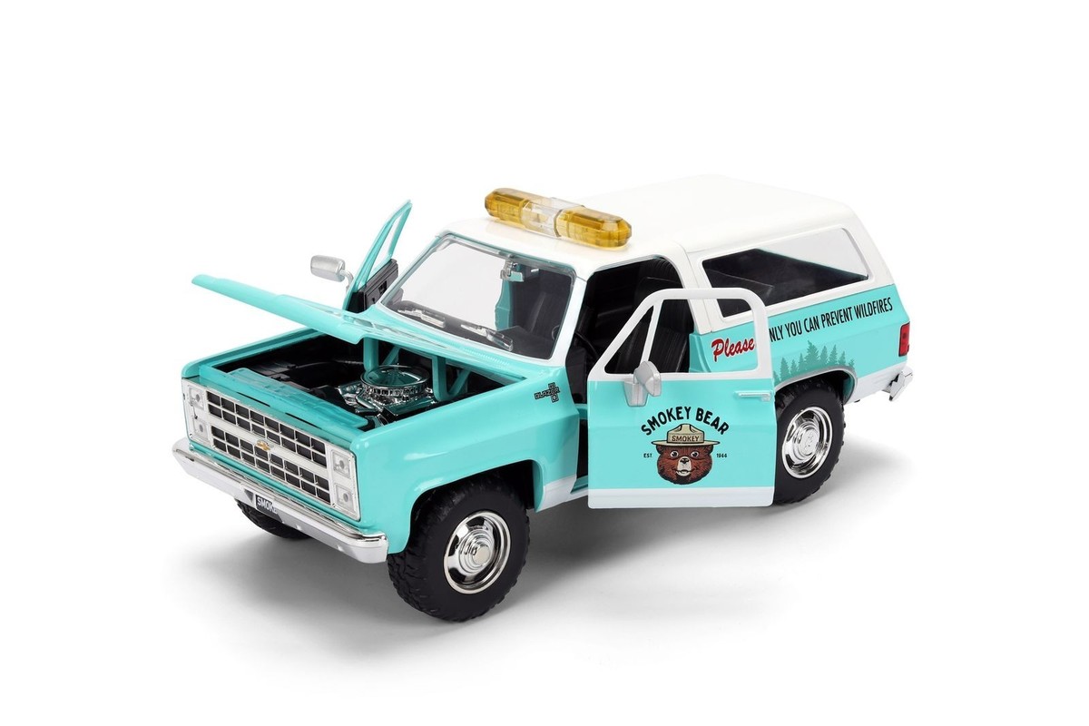 JADA 1980 シボレーブレーザー & スモーキーベアー・フィギア JADA SMOKEY BEAR 1980 CHEVY BLAZER 1:24 w/ SMOKEY BEAR