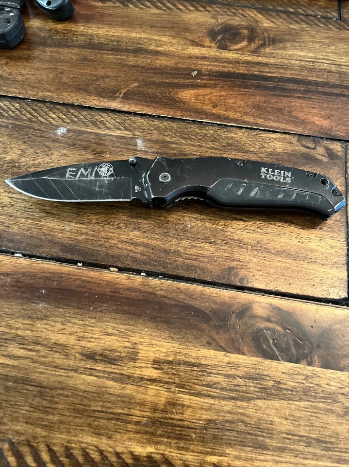 Cuchillo de Bolsillo Klein Tools, Negro, Hoja de Punto de Caída Klein Tools 44220 Foto 4 de 4