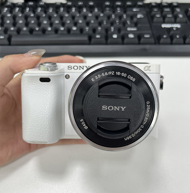 SONY α6000 ホワイト E 16-50mm Sony a6000 White digital camera 16