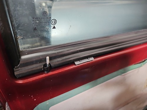 VW POLO COUPE G40 GT LEFT INNER DOOR WINDOW SCRAPER SEAL - Picture 2 of 3