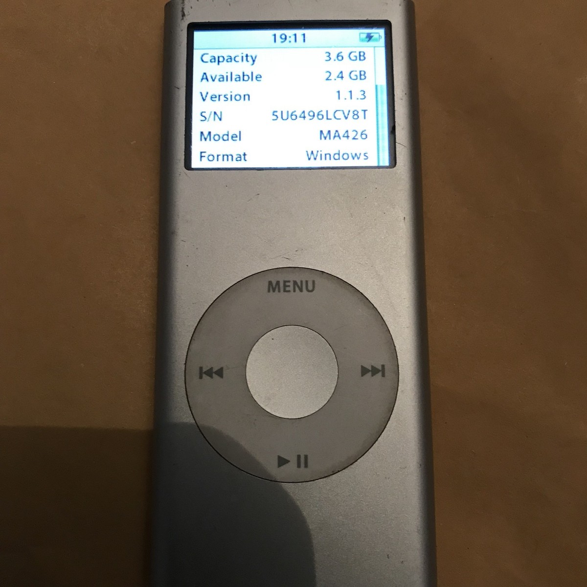 Apple iPod Nano 2nd Generation Silver (4GB) A1199 Retro . MA426