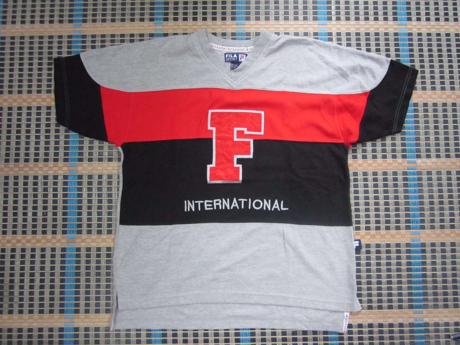 MAGLIA SPORTIVA FILA VINTAGE INTERNATIONAL SPELL OUT HIP HOP STREET WEAR TAGLIA M