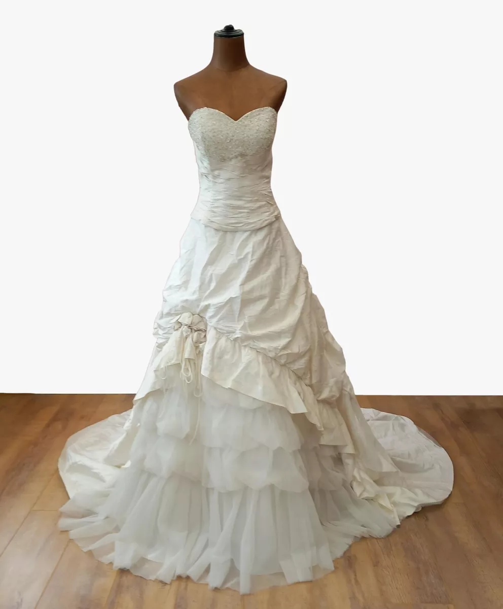 Ruffle back top wedding dress