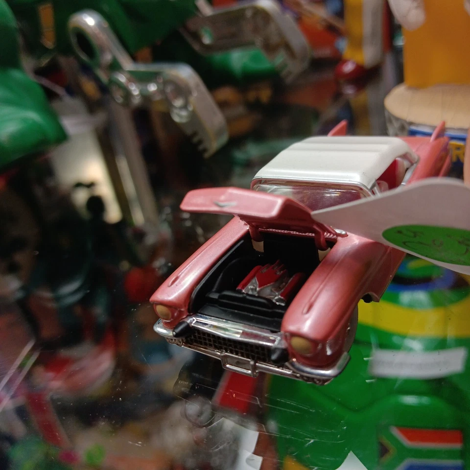 Hot Wheels 1957 Cadillac El dorado Pink Elvis car - Изображение 3 из 4