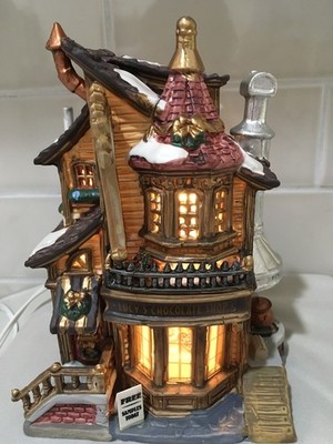 LEMAX Lucy s Chocolate Shop 45052 Caddington Village
