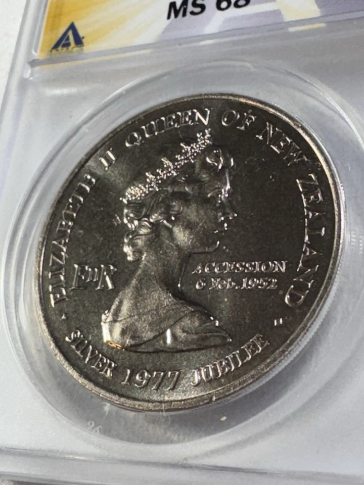 Nueva Zelanda 1977 1 dólar calificado como nuevo 68 por ANACS Waitangi Day Foto 3 de 4