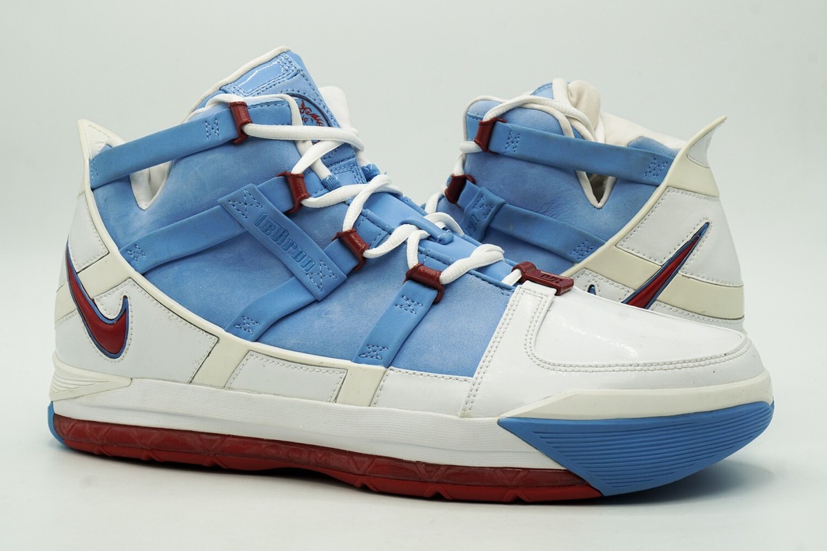 lebron 3 oilers on feet