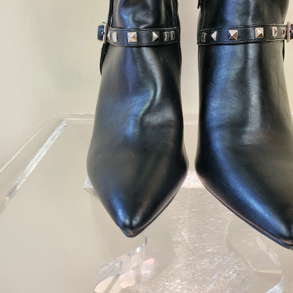 Женские сапоги Betseyville 9 черные искусственная кожа серебристые с заклепками заостренный носок  - Изображение 3 из 4