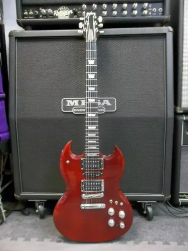 Gibson SG by Tom Waghorn. Hiscox flight case excellent condition Super versatile