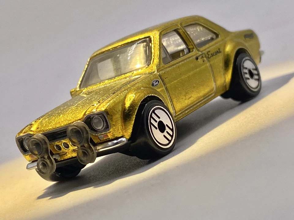 Ford Escort RS1600 1970 Hot Wheels🔥 1:64 Gold Kroger edición limitada Foto 2 de 4