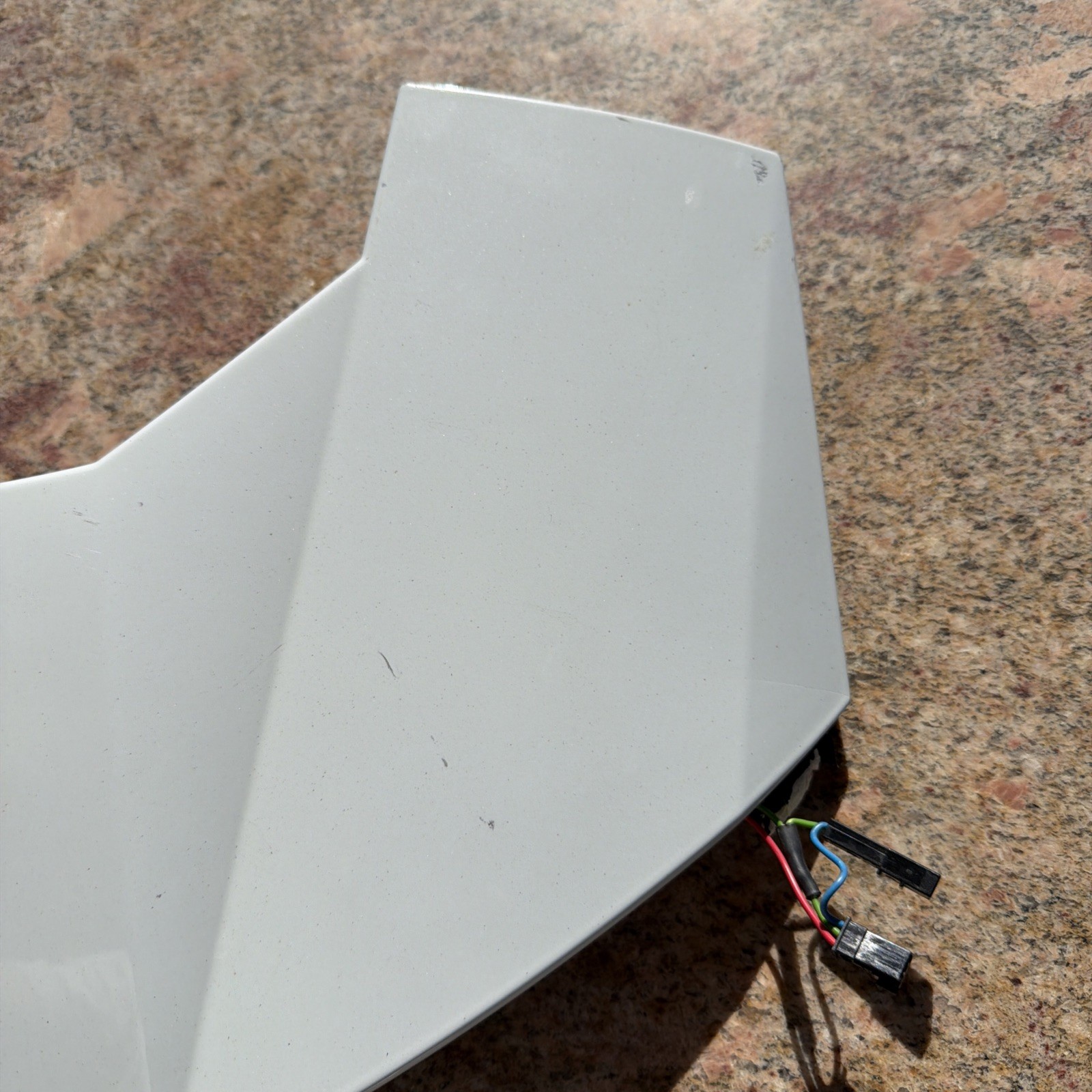 Lamborghini Urus Tail Gate Spoiler Upper 2019-2023 4ML827933 OEM *damaged* White