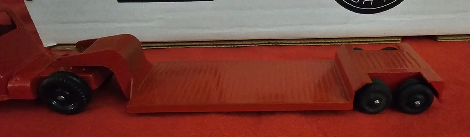 Vintage Tootsietoy Red Diecast Car Carrier Lowboy Semi Truck Transporter USA - Image 4 of 4