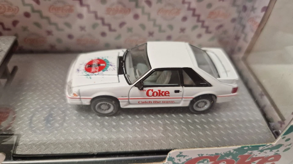 Macchine M2 Coca Cola 1990 Ford C-8000 e 1990 Ford Mustang GT (C14) - Immagine 4 di 4