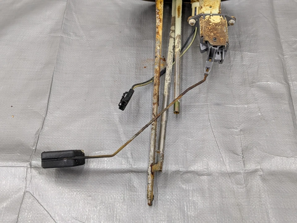 1994 - 1997 年马自达 Miata Mx5 燃油吊架单元发送者组件 94-97 97NASU — 第 2/4 张图片