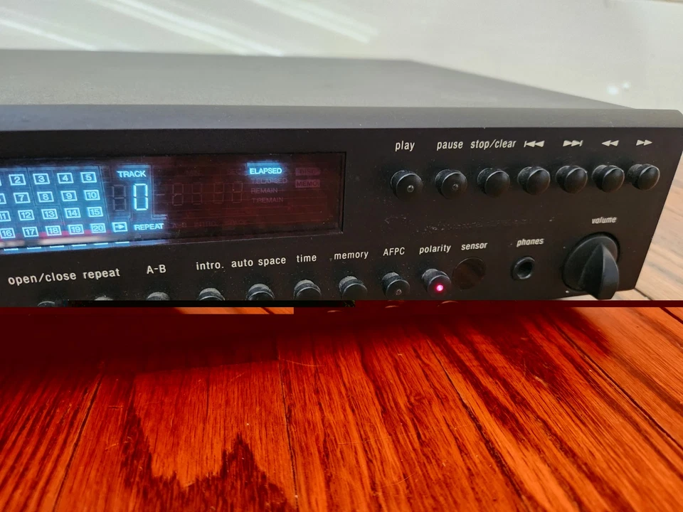 Adcom GCD-575 Compact Disc CD Player 176.4 kHz Dual D/A Converters - Image 4 of 4