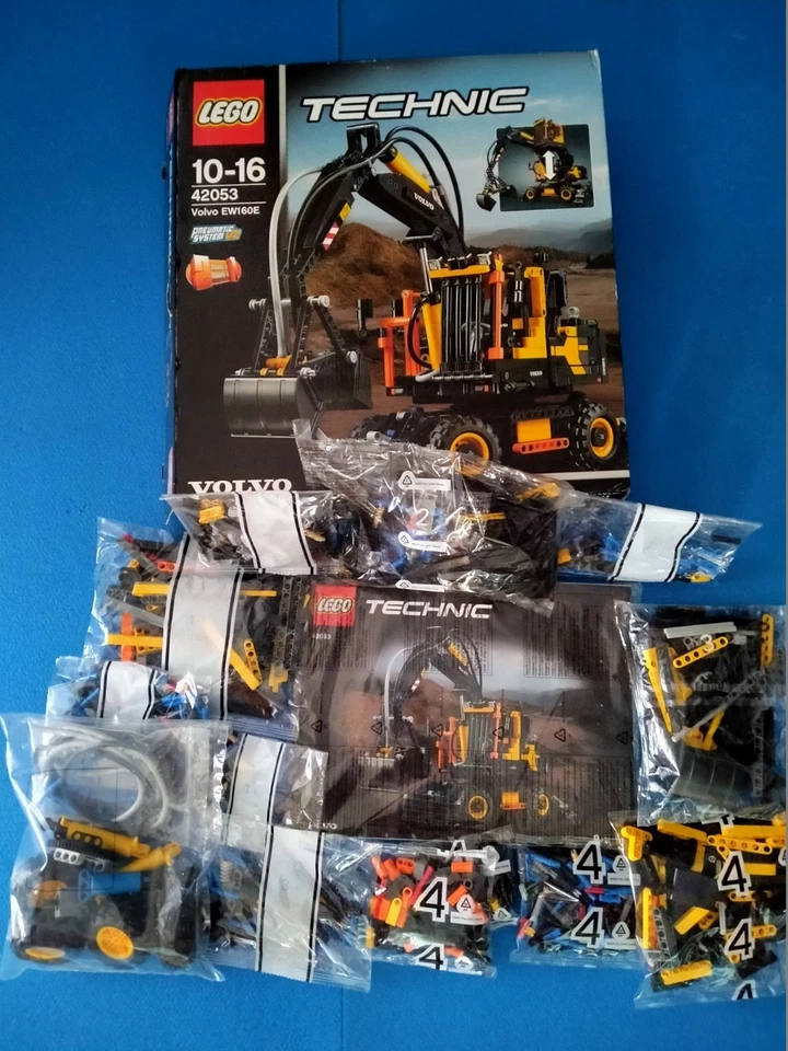 LEGO Technic 42053 Volvo EW160E, photo 1 sur 3