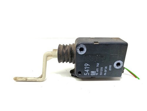 Opel Omega B1 1998 Benzin / Autogas Stellmotor Tankdeckel Tankklappe UST105094