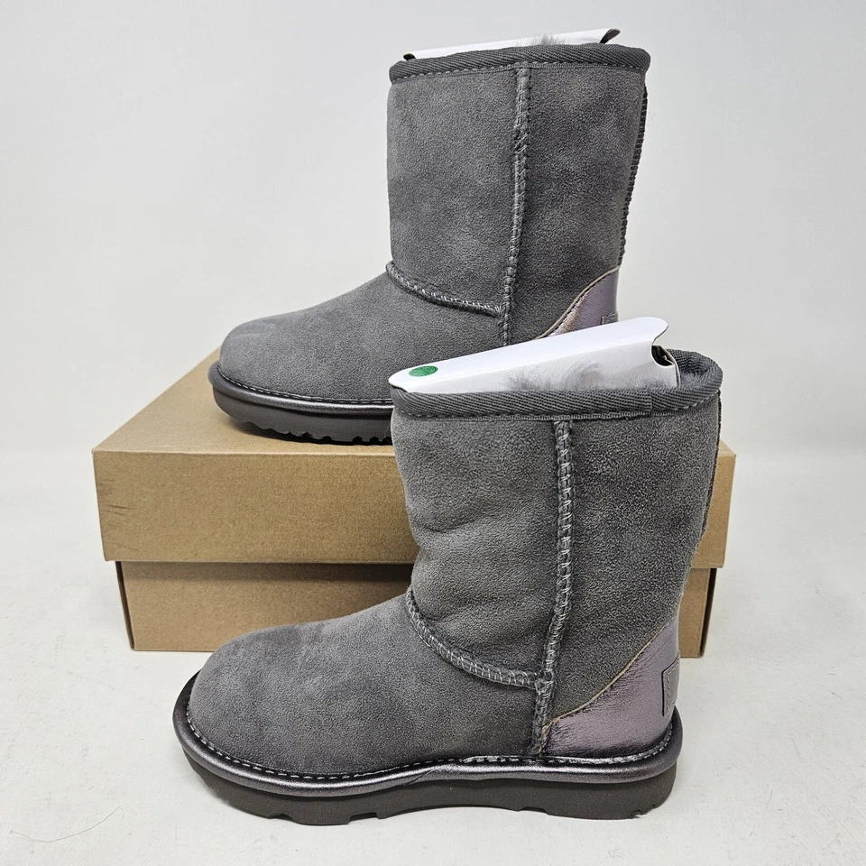 UGG Classic II Brillo Piel de Oveja Pull On Gamuza Gris Botines / 1139056T / Talla 10 Foto 2 de 4