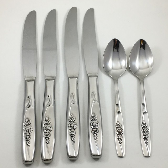 Oneida TWIN ROSE Stainless Oneidaware Roses Glossy 4 Dinner Knives & 2