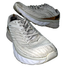 Hoka one one Arahi 4 Mens Mesh Beige See Wear Inside of Heels and right toe