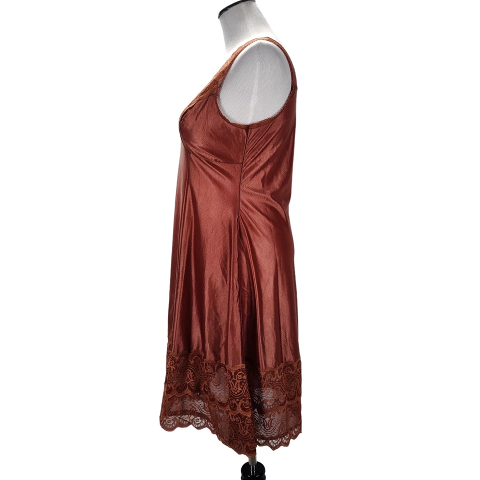 Borde de encaje vintage de nailon bronce completo talla S/M línea A hecho en Polonia años 60 70 Foto 2 de 4