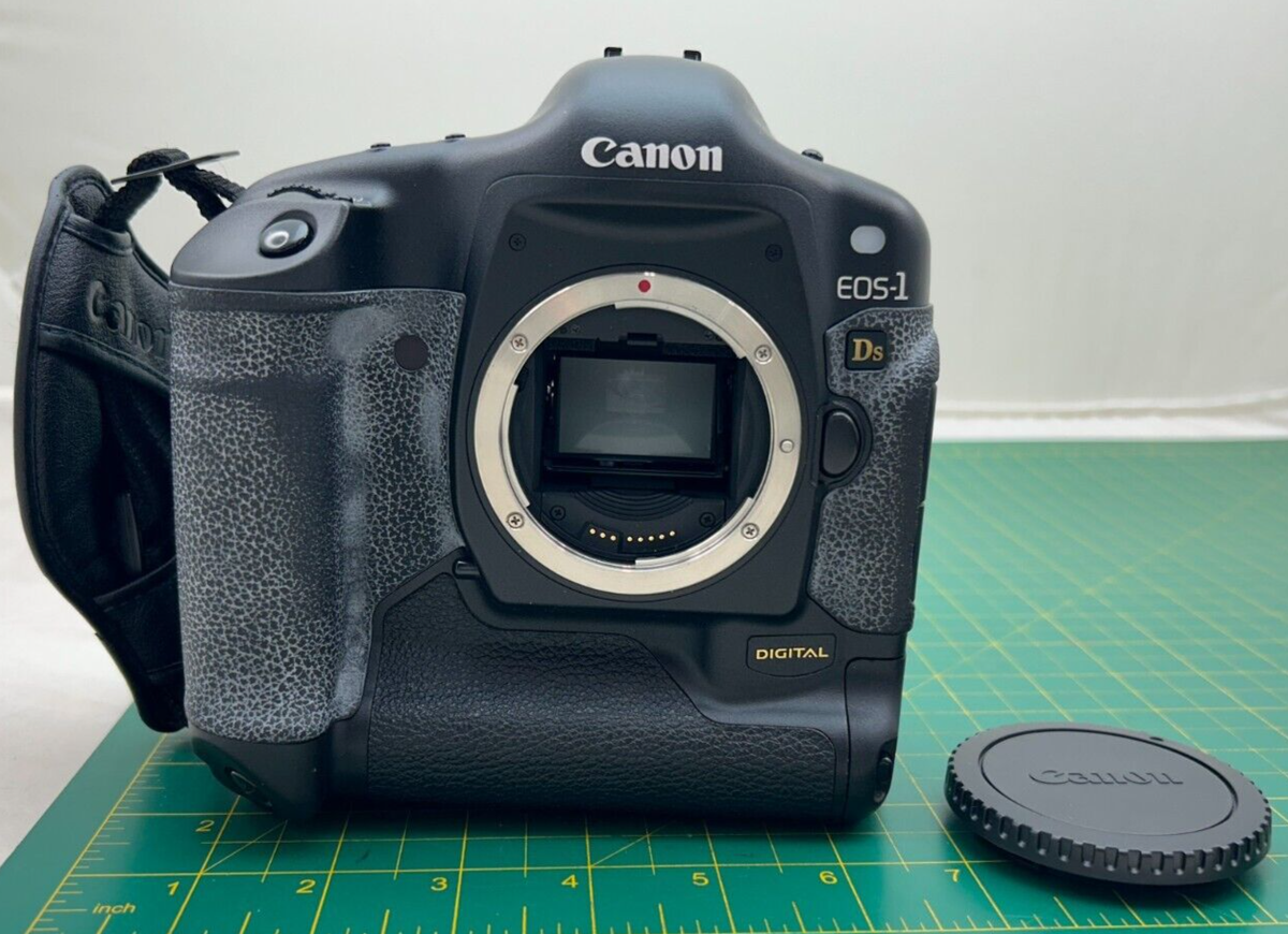 Canon EOS 1Ds Mark III 21.1MP Digital SLR Camera - Black