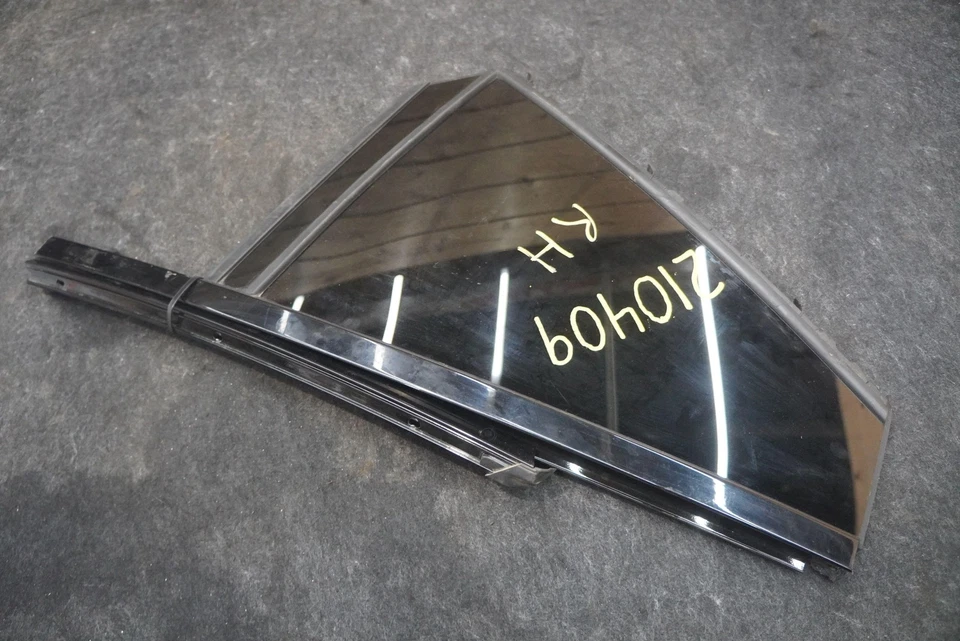 Rear Right Door Fixed Vent Window Glass 51357482162 OEM BMW X5 G05 2019-21 - Image 2 of 4