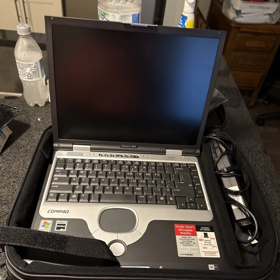 COMPAQ PRESARIO 900 Laptop Windows Black - Tested & Working! With Case - Image 2 of 4