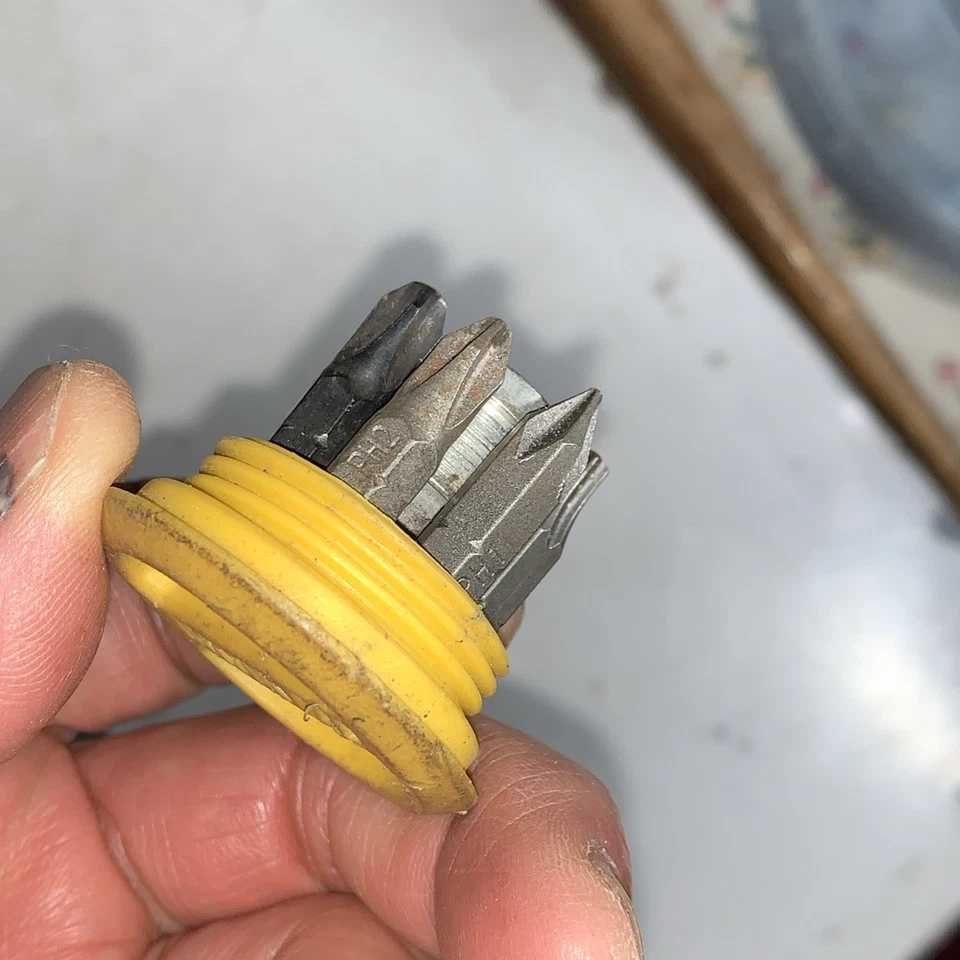 IRWIN  Stubby  magnetic Bit Holder Screwdriver W/  7 Bits & 2 Adaptor - Image 4 of 4