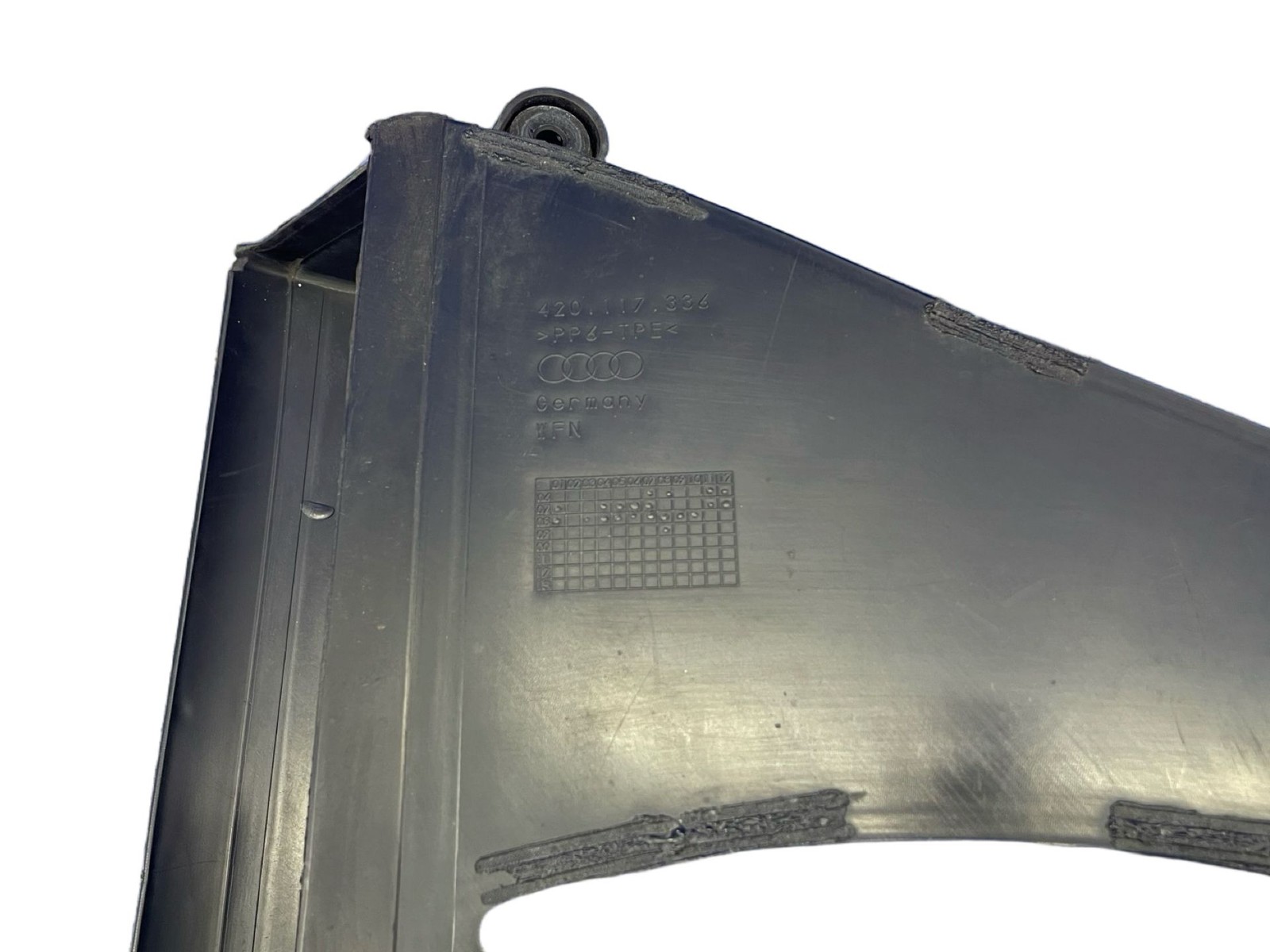2008-2015 AUDI R8 TYPE 42 REAR RIGHT TRANSMISSION OIL COOLER AIR DUCT 420117336