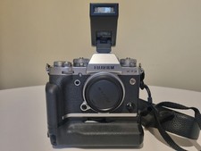 Fujifilm X-T3 26.1MP Mirrorless Camera - Silver Body and original VG 