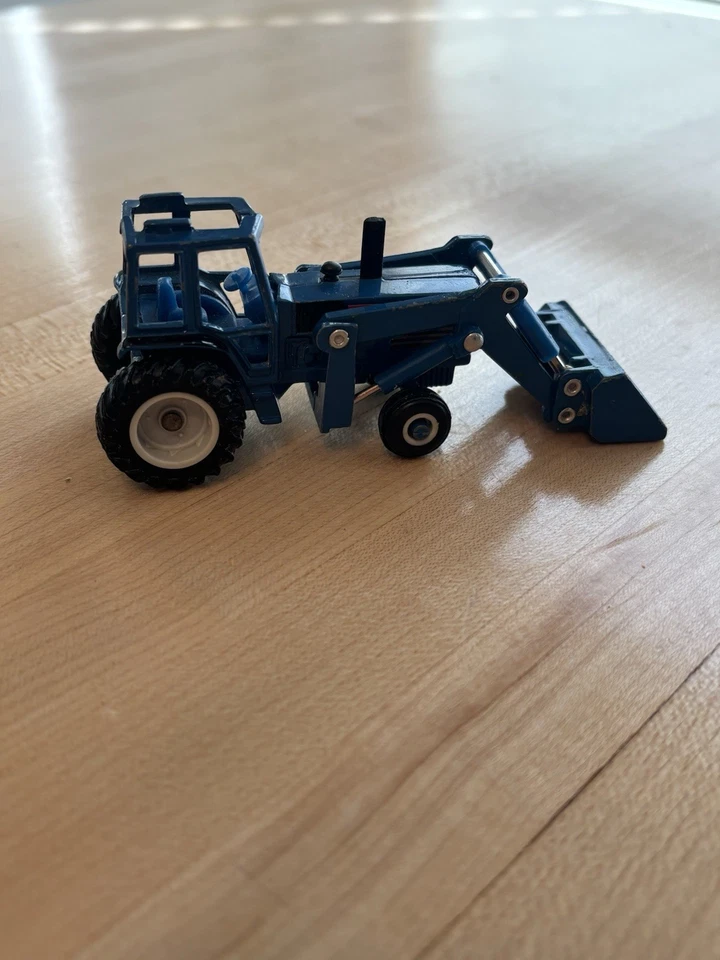 Ford TW-35 Tractor w Front Loader & Cab Slightly Used 1/64 Scale by Ertl - Image 4 of 4