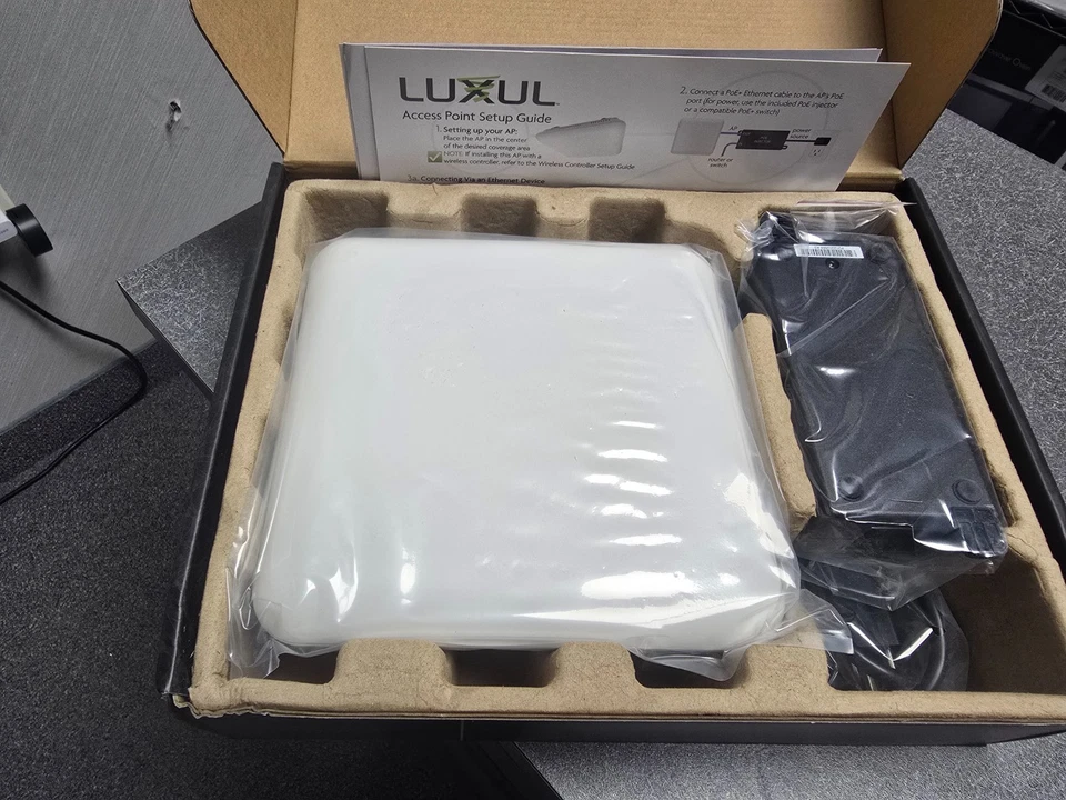 Luxul XAP1610 Apex Wave 2 AC3100 Dual-Band Access Point - Image 2 of 4