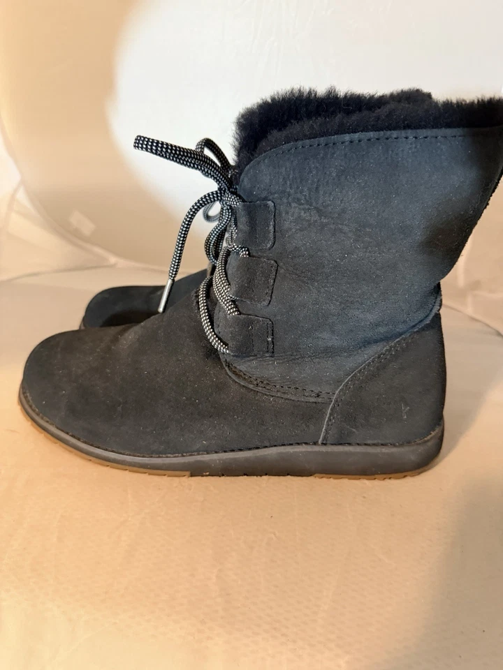 Botas al tobillo Emu Australia Illawong negras de gamuza forradas de piel de oveja talla 9 de EE. UU. Foto 2 de 4