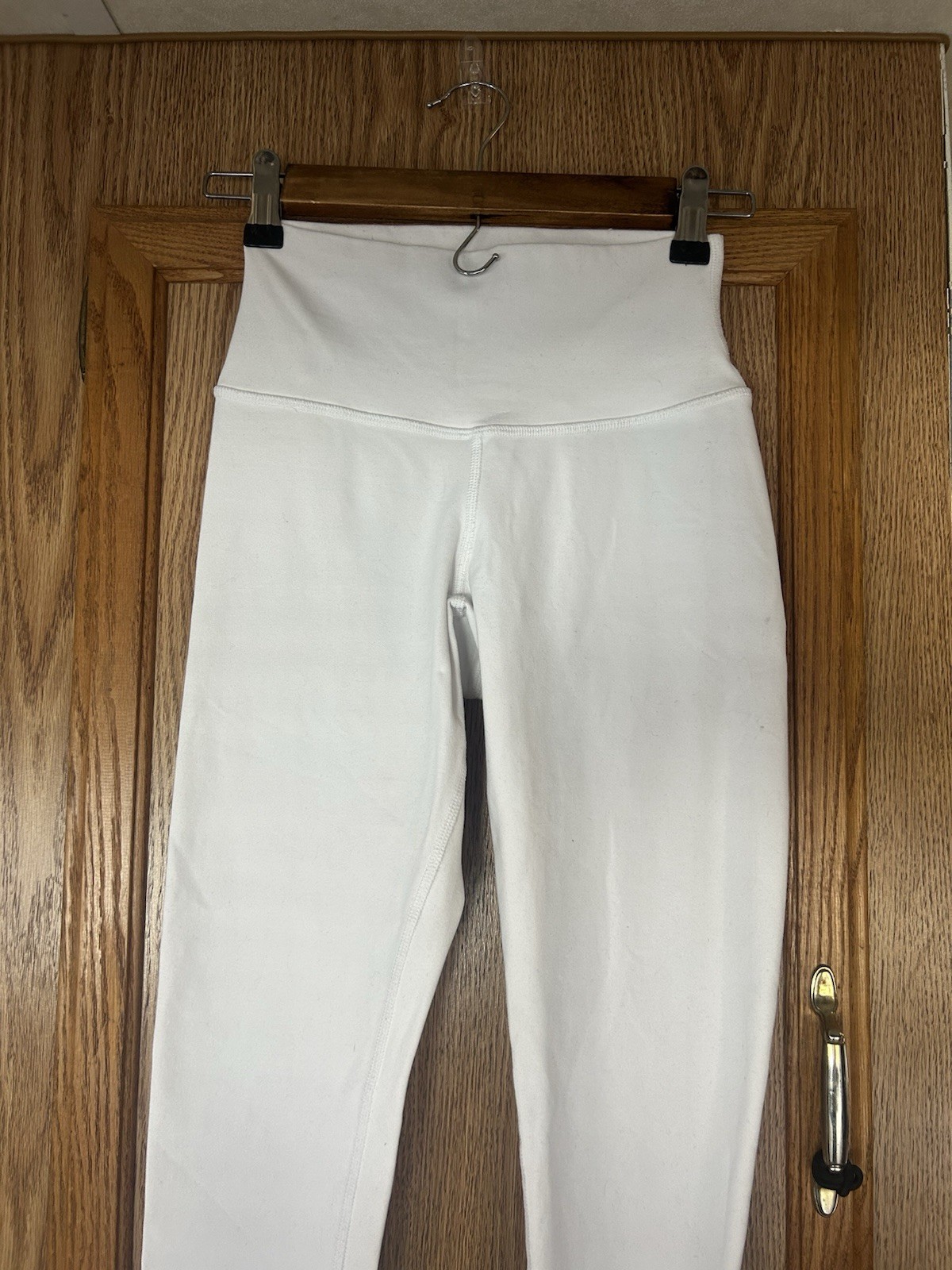 Alo Yoga High Waist Airbrush Legging Soft White XS Good Condition