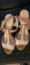 Sandalias de cuña Coach vintage con plataforma de madera 6 M color tostado firma C lona con caja