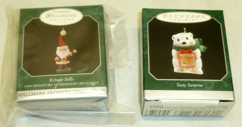 1998 HALLMARK Miniature Membership Ornament KRINGLE BELLS & Tasty Surprise