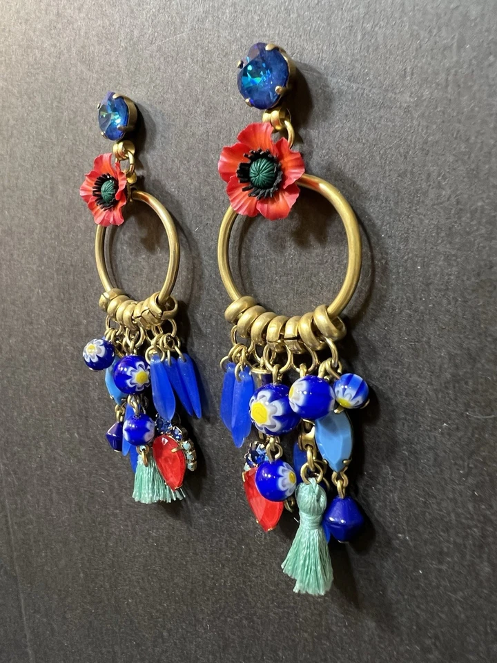 Pendientes colgantes Elizabeth Cole flor y color pop estrás usados en excelente estado Foto 3 de 4