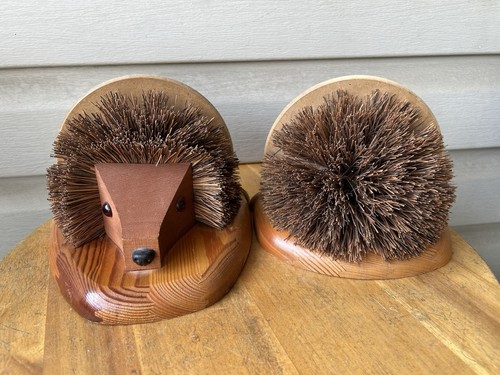 Vintage Hedgehog Wooden Folk Art Style Handmade Sculptures Bookends 6" 2