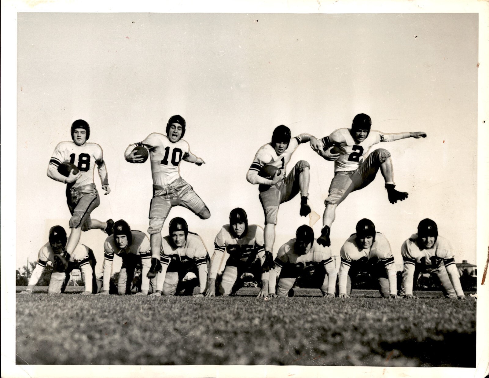 LG17 1939 Original Int'l News Photo LEATHER HELMET FOOTBALL TEAM