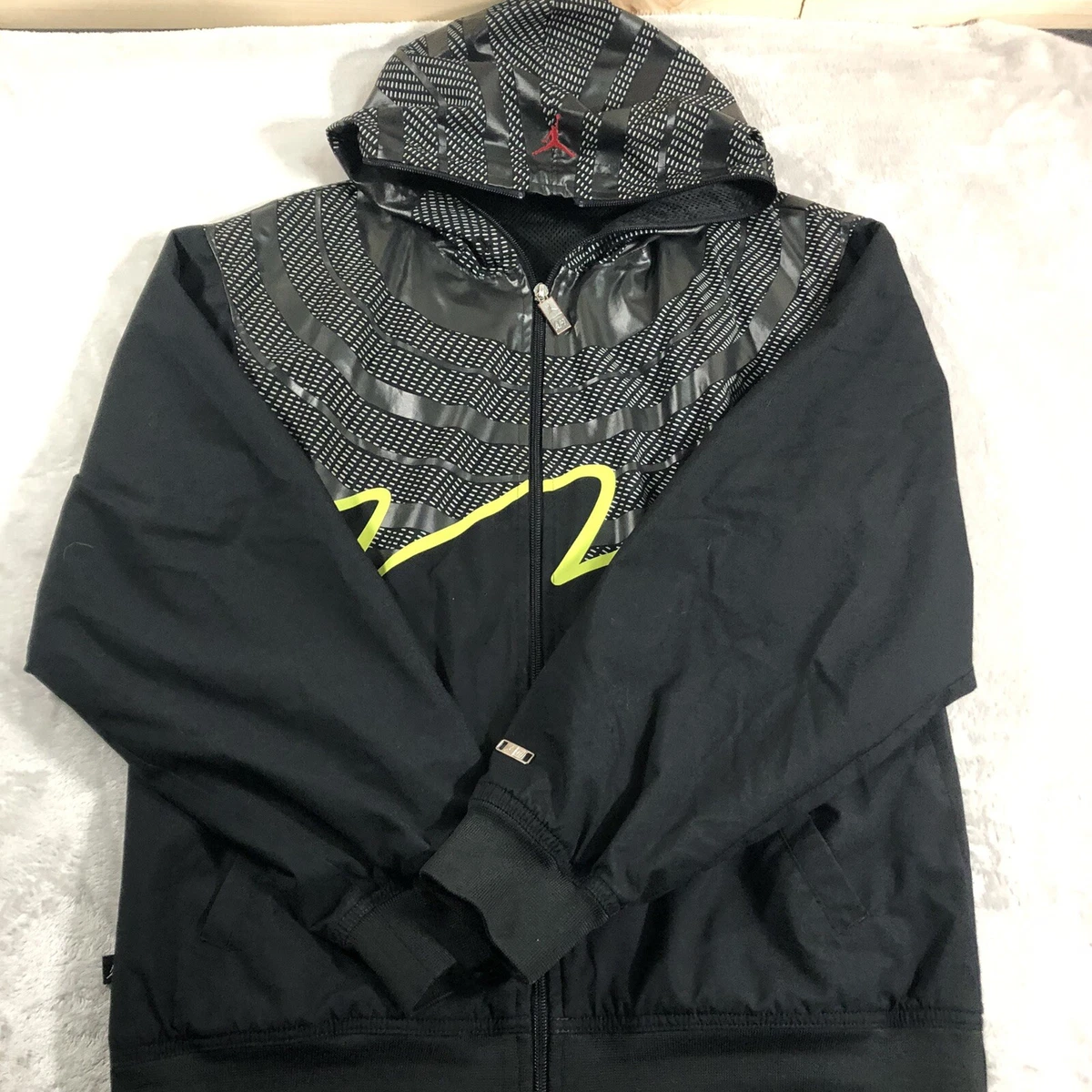 Jordan black shop and yellow hoodie