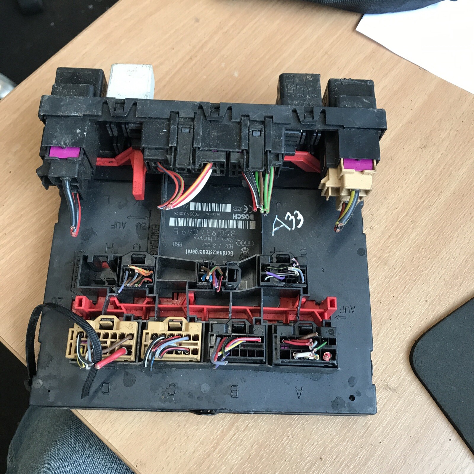 SKODA OCTAVIA Mk2 (1z) 2006 Diesel Fuse Module 300937049E Val23293 