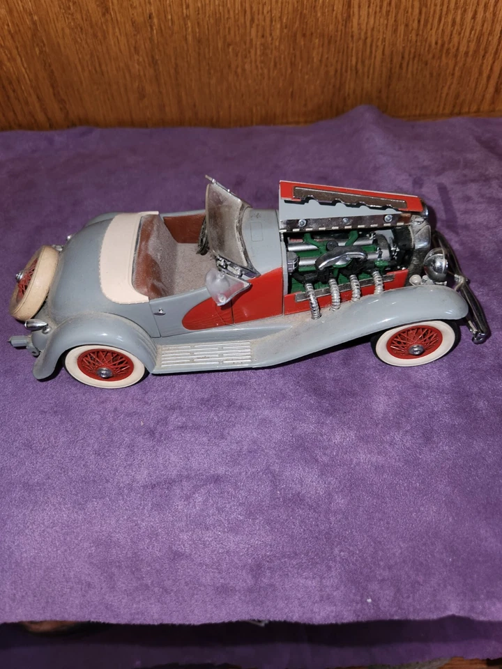 DANBURY MINT 1935 DUESENBERG SSJ SPEEDSTER 1:24 *GREY & RED IN BOX - NO PAPERS - Image 3 of 4