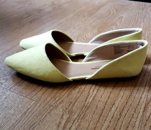 yellow flats payless