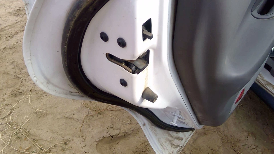 Pestillo de puerta trasera izquierda Ford Taurus 1998 conductor con varillas/cables trasero OEM Foto 2 de 4