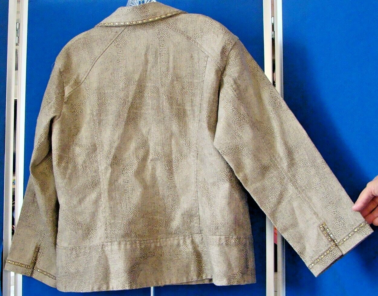 CHICO'S PLATINUM Hook & Eye Closure JACKET w. Long Sl & BLING Trim