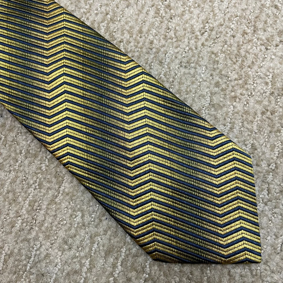 Corbata para hombre Jhane Barnes - azul y dorado a rayas en zigzag - 100 % seda Foto 3 de 4