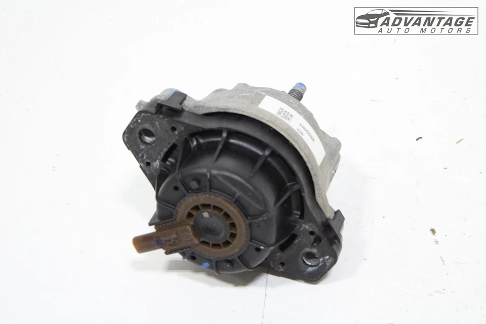 Cadillac CT4 2020-2025 2,0 L motor lado del pasajero derecho soporte montaje OEM Foto 3 de 4