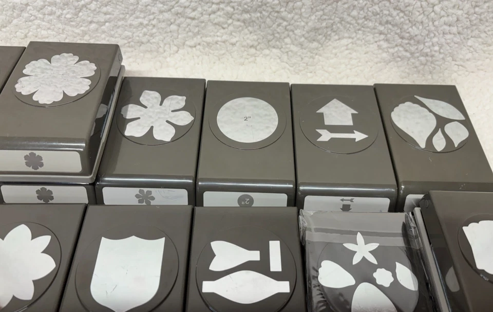 Stampin' Up! Lote de 37 etiquetas punzón plano delgado círculo de vieira flor mariposa Foto 3 de 4